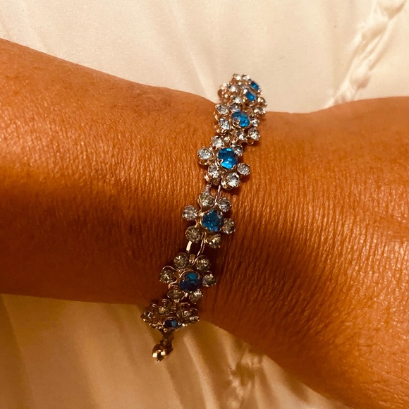 Elegant Blue and Gold Floral Bracelet - Picture 1 of 7